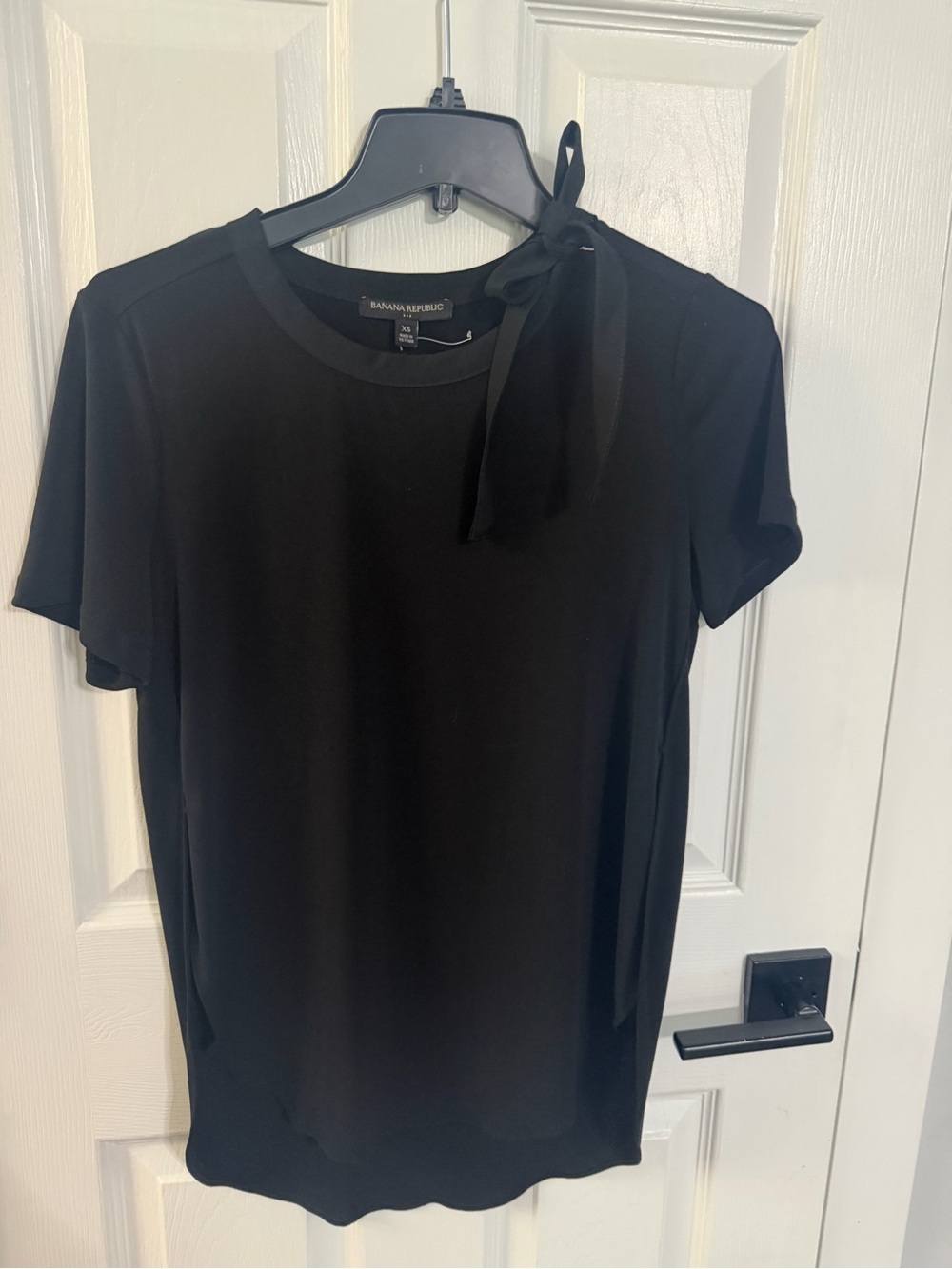 Banana Republic Black Short-Sleeve Bow-Tie Neck Top